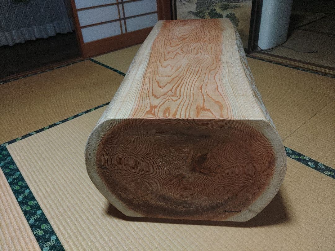 杉丸太のくりぬきテーブル