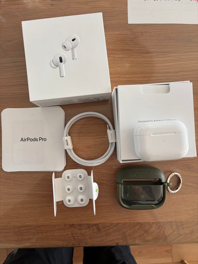 AirPods Pro2 (第2世代) 本体と充電ケース