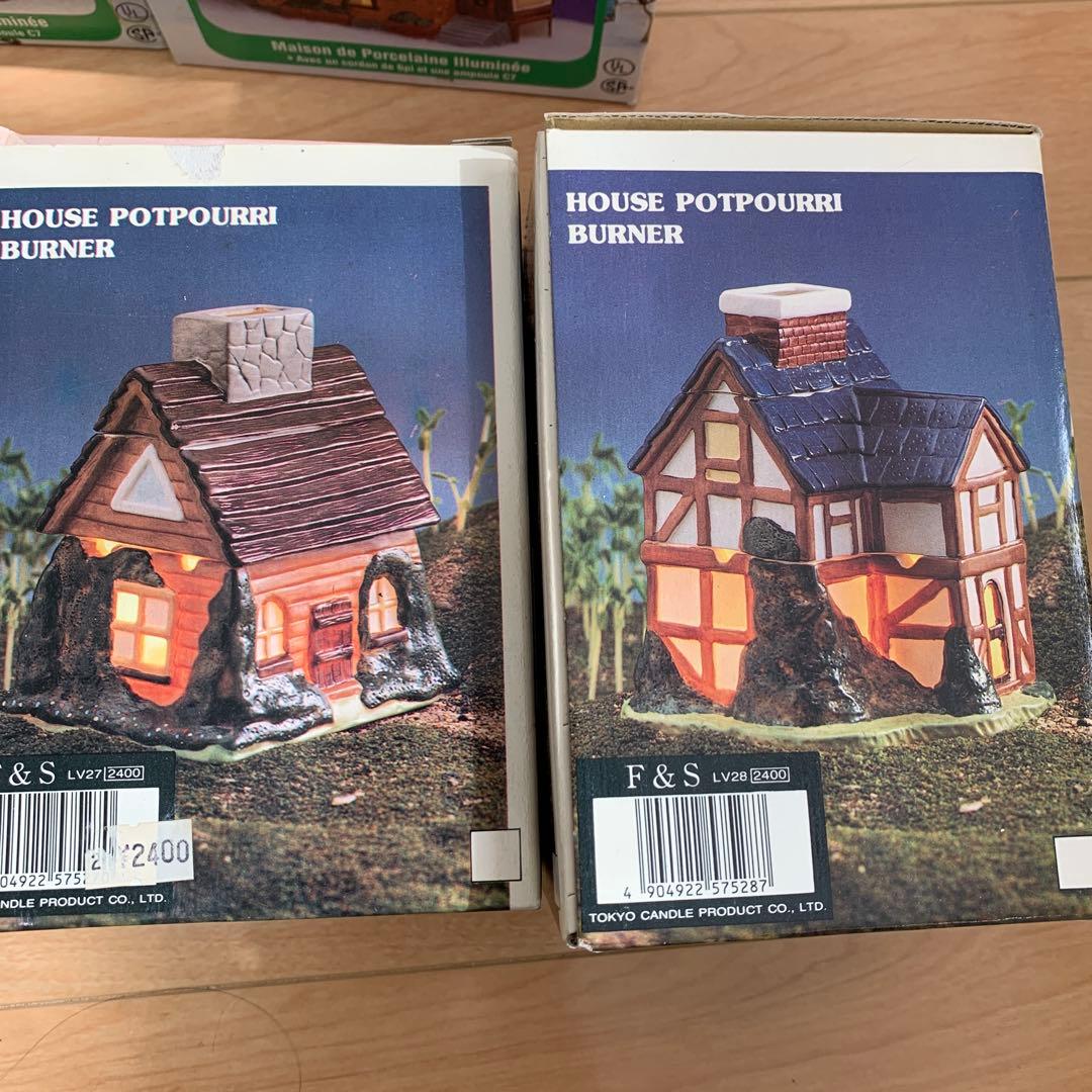 ミニチュアハウスクリスマスディスプレー　陶器のお家　雪の粉付き