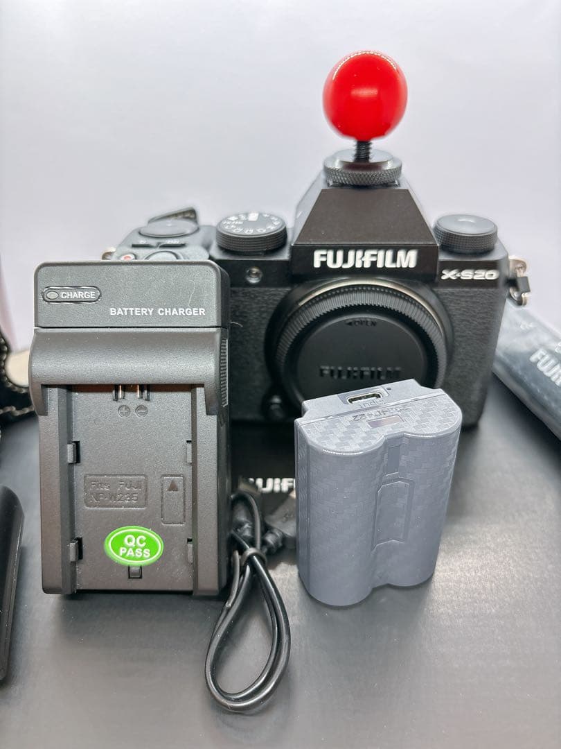 富士フイルム　FUJIFILM X-S20 ミラーレスカメラ本体（ブラック）+α