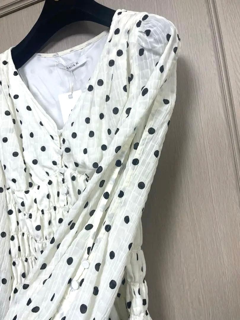 新品未使用Estella.K LuanaBlouse VネックシャーリングBL