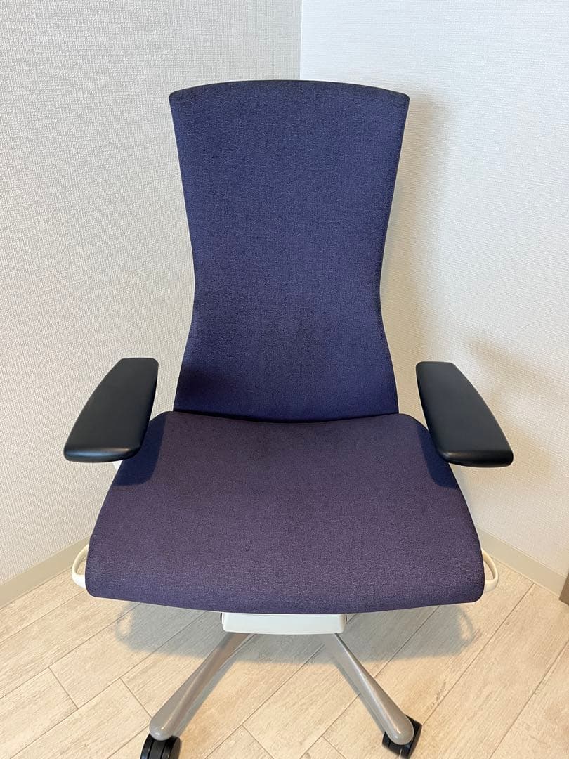 ハーマンミラー　エンボディチェア　ホワイト ネイビー