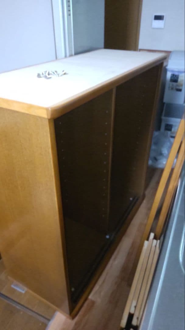 大型ブラウン木製食器棚 ガラス扉付き（引取限定。東京都東大和市）