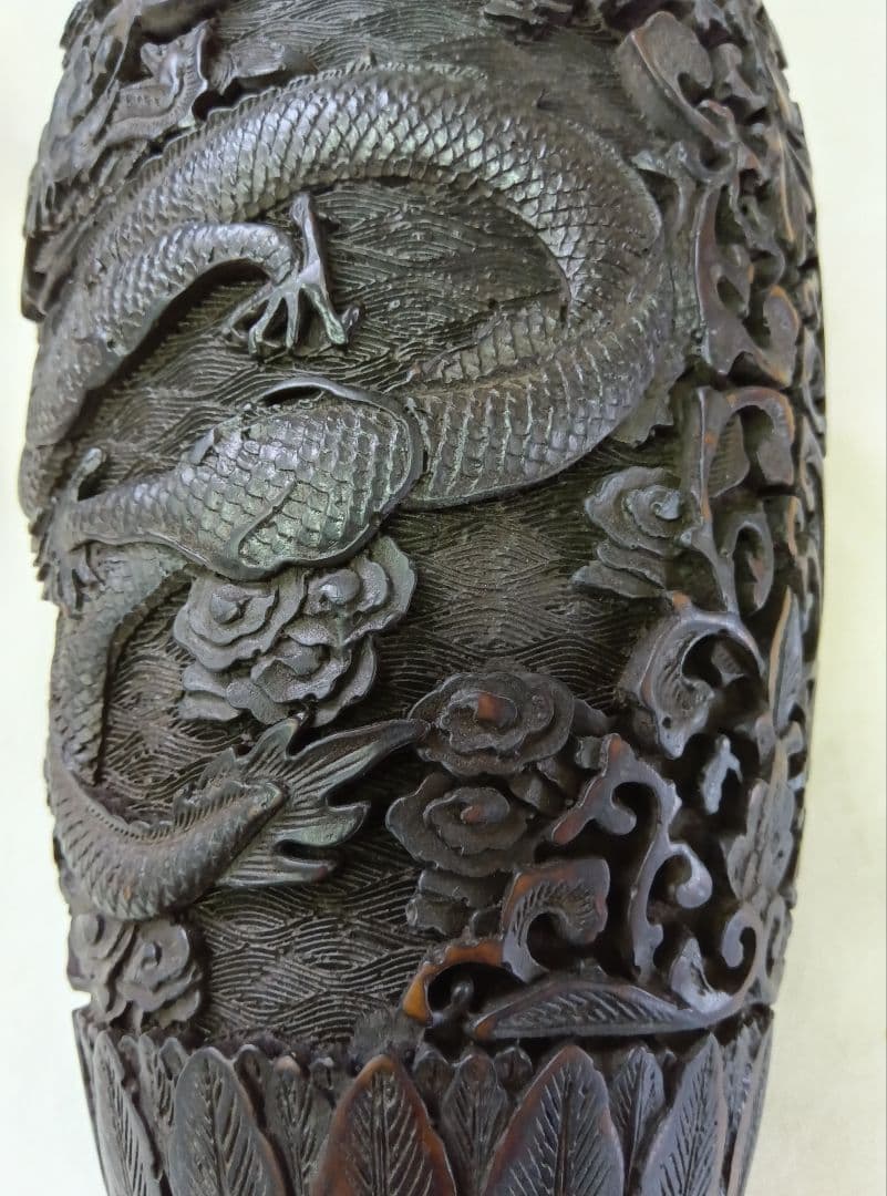 彫刻　花瓶　龍　花器　ドラゴン　オリエンタル　　骨董　縁起物　インテリア　飾り壷