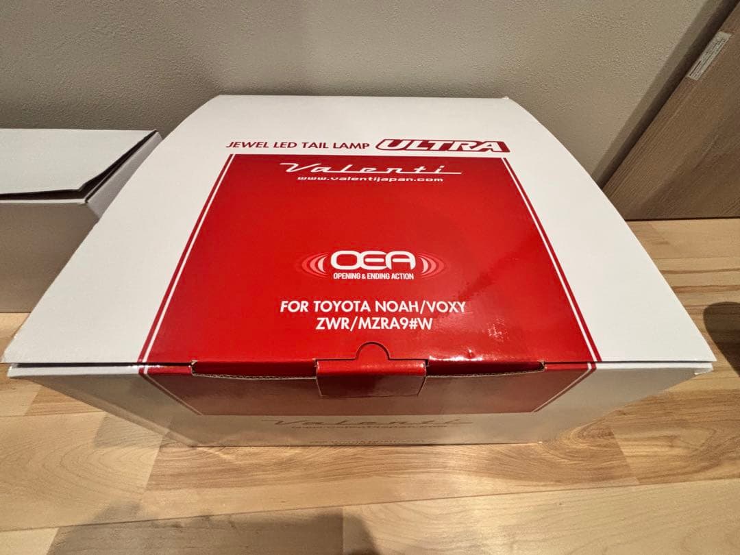 Valenti テールランプ　ライトスモークブラッククローム90ノアヴォクシー