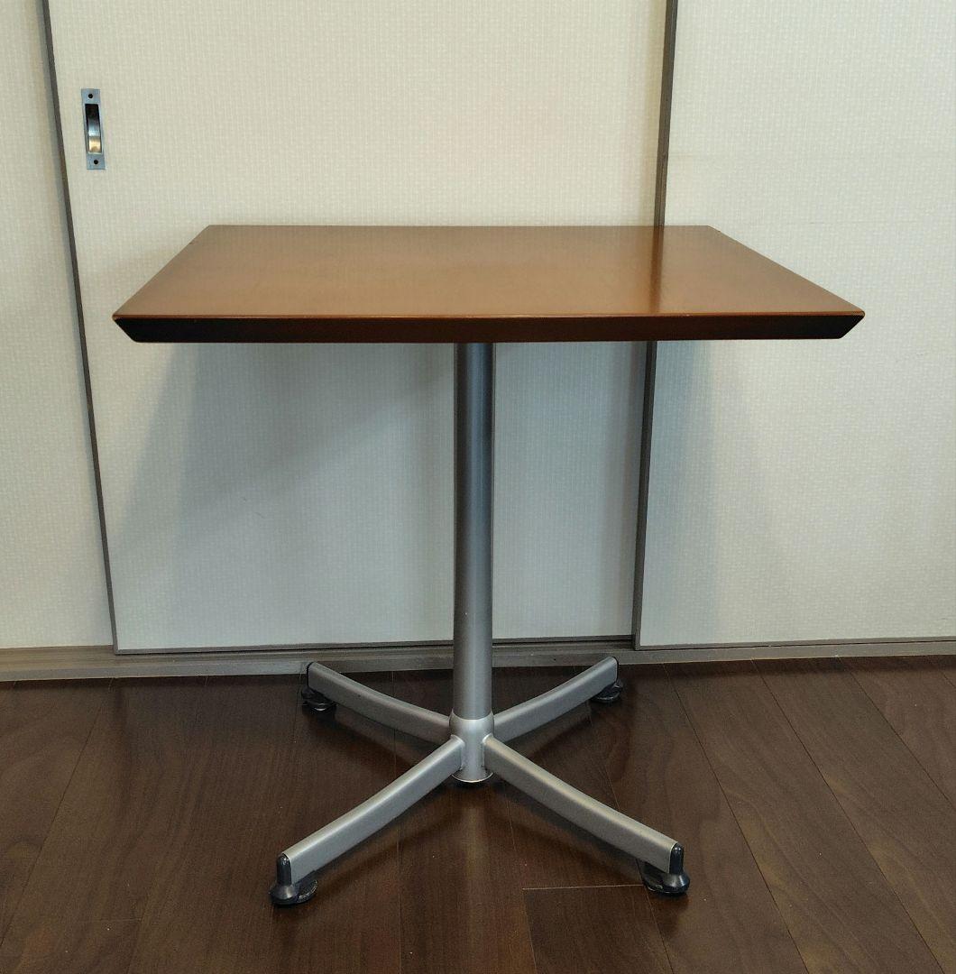 カフェテーブル　A　アジャスター付き 60cm✕70cm　木製天板