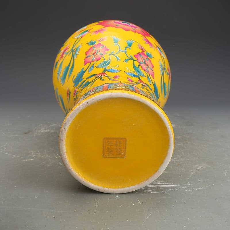 黄地琺瑯彩纏枝紋花瓶 景徳鎮 陶磁器 装飾品 現代工芸品 美術品 置物