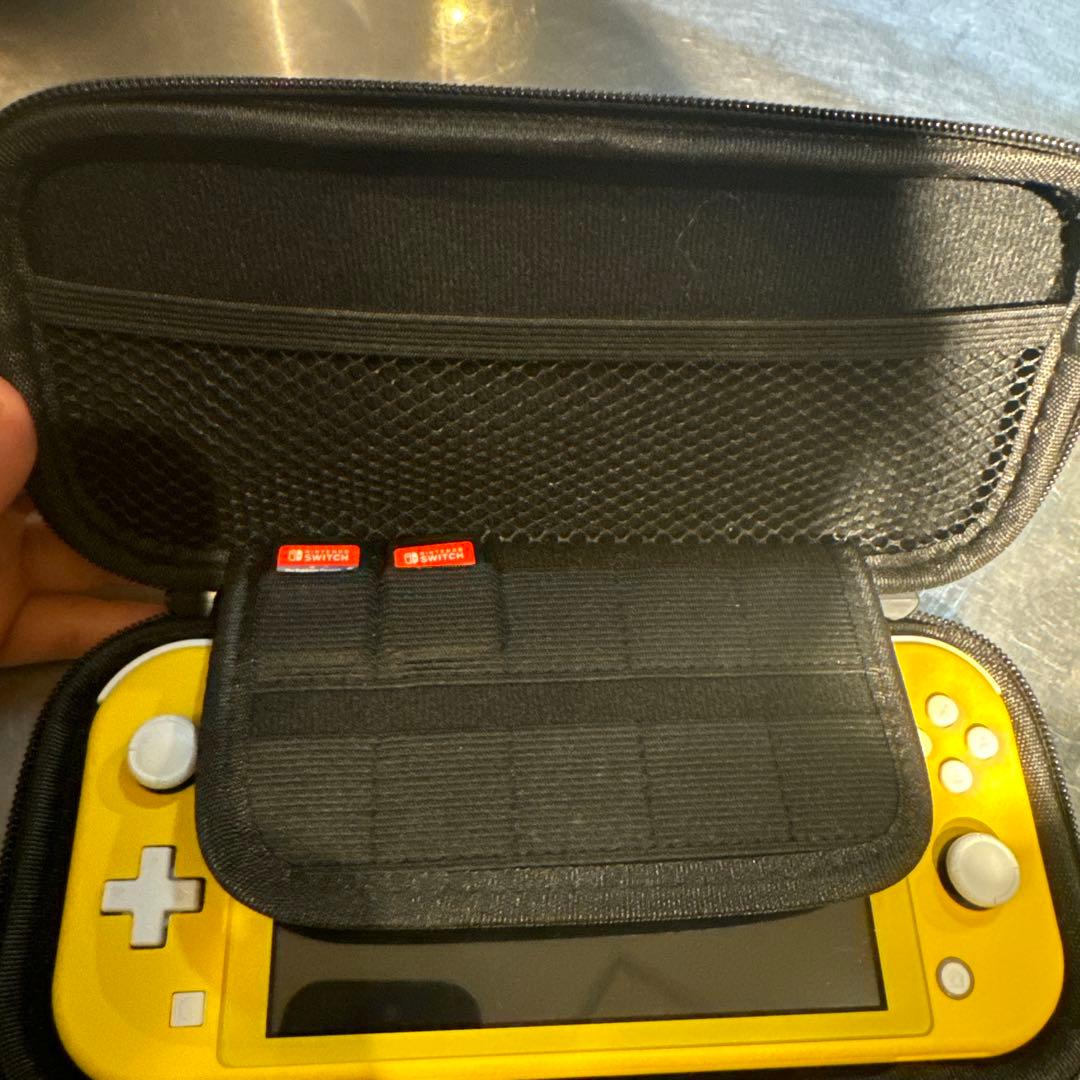 Nintendo Switch Lite イエロー ケース付き　ソフトセット売り
