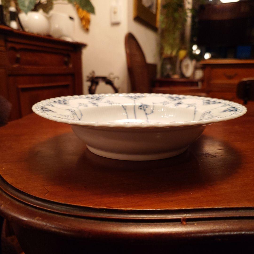 青い花模様の陶磁器深皿2枚セット