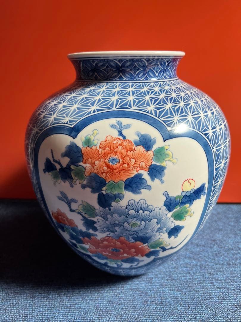 1015 伊万里　色絵梅菊　花瓶