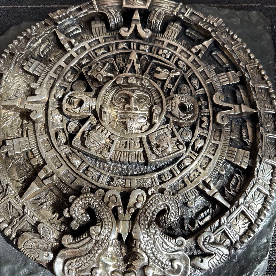 アステカ 太陽の石 アステカの暦石プレートメキシコカレンダー 金属製 レリーフ