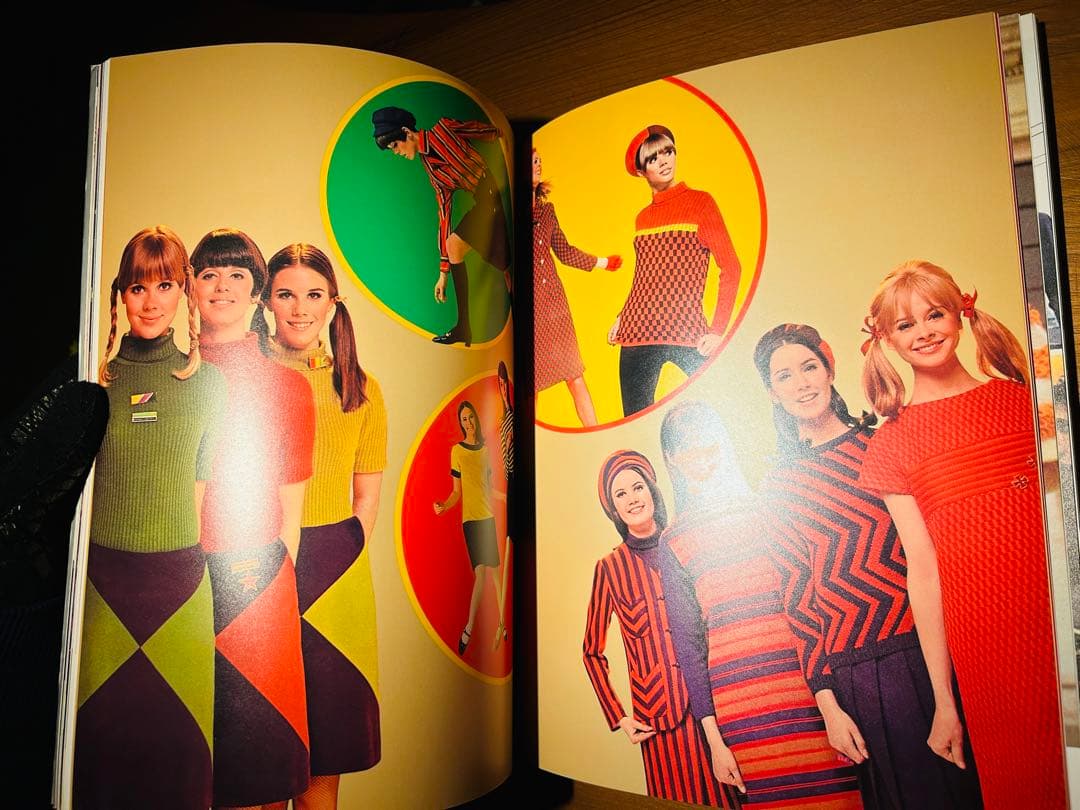 海外カルチャー】60年代ファッション・スタイルブック　美品　まとめて2冊　貴重‼️