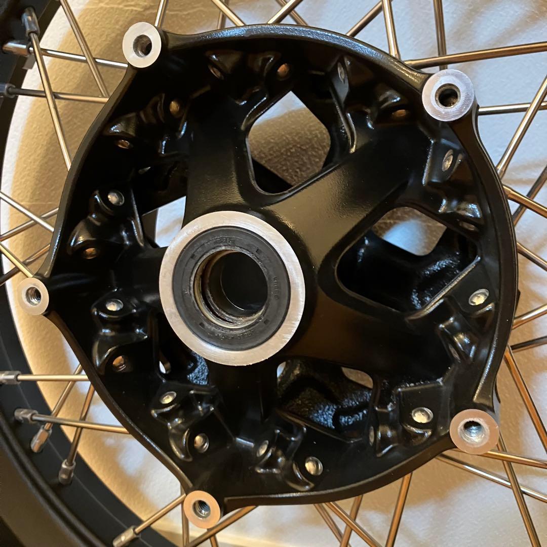 T*i様 BMW RnineT 純正フロントホイール