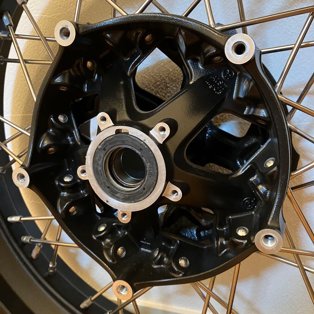 T*i様 BMW RnineT 純正フロントホイール