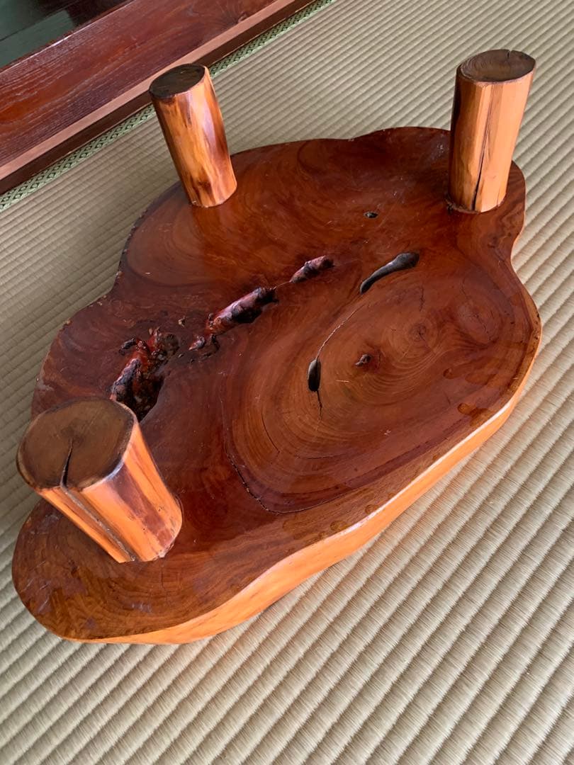 ☆欅一枚板ロ-テーブル 自然形状 3本脚小型軽量