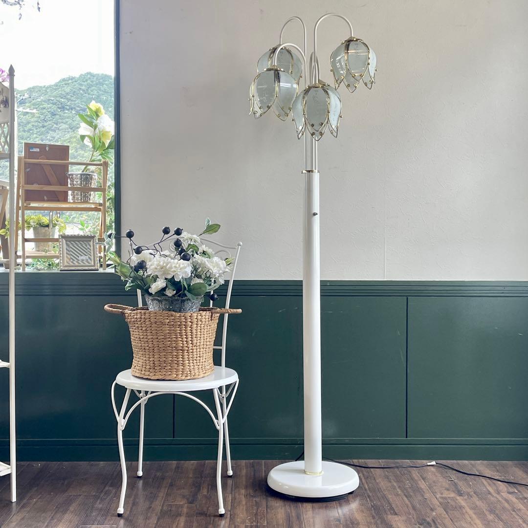 r197 クラシカルな雰囲気が素敵な花びら型シェードのフロアランプ