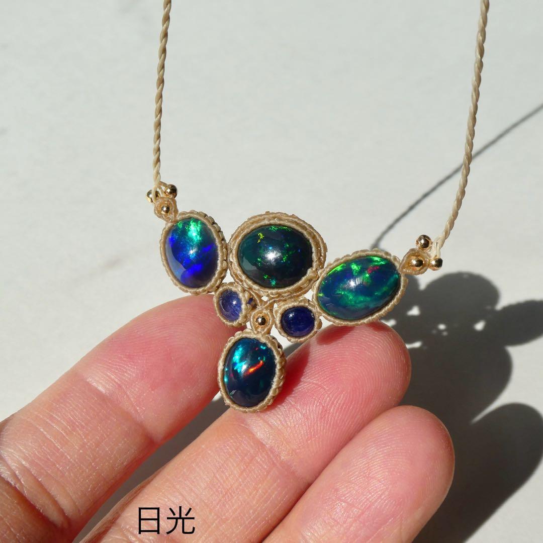 宝石質ブラックオパールとサファイアのマクラメネックレス