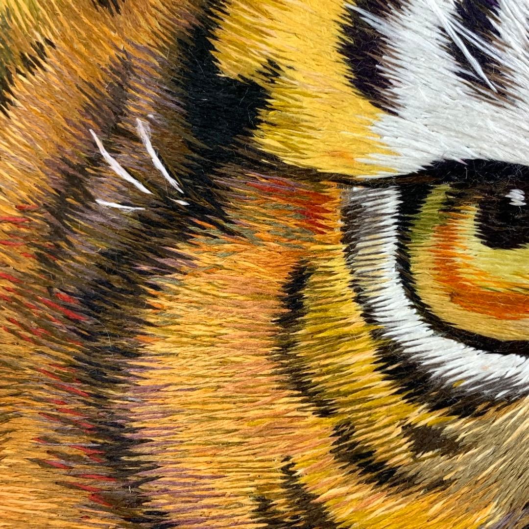 掛軸 荒木秀峰 猛虎 刺繍 共箱 太巻 干支 寅 月 夜 B-7