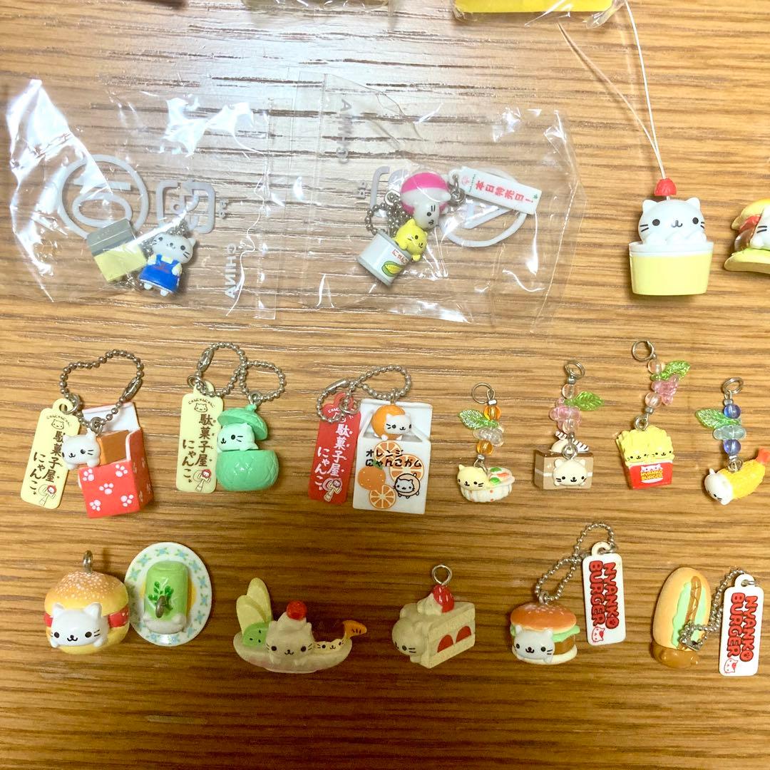 【激レア】にゃんにゃんにゃんこ　平成レトロ　ガチャガチャ　シール　等