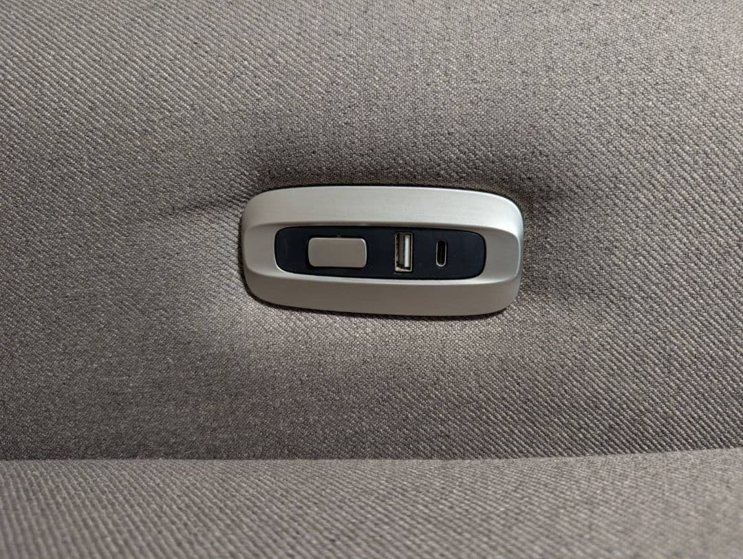 ヤマダオリジナル 電動リクライニングソファ　2人掛け ファブリックモカ色