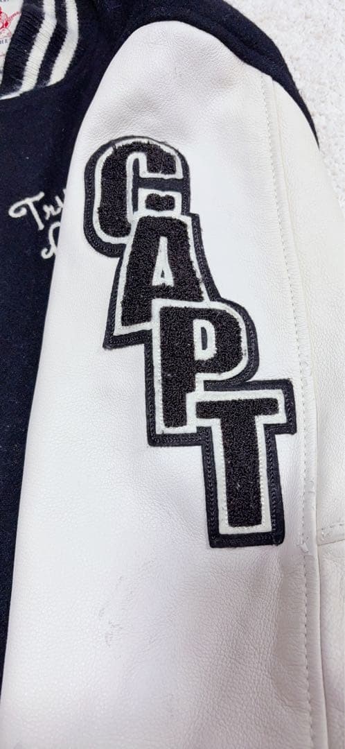 TRUE RELIGIONスタジャン