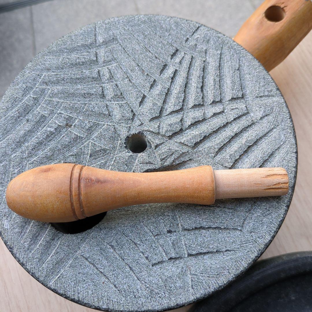 石臼 ひきうす 高級青御影石 上臼直径２０ｃｍ
