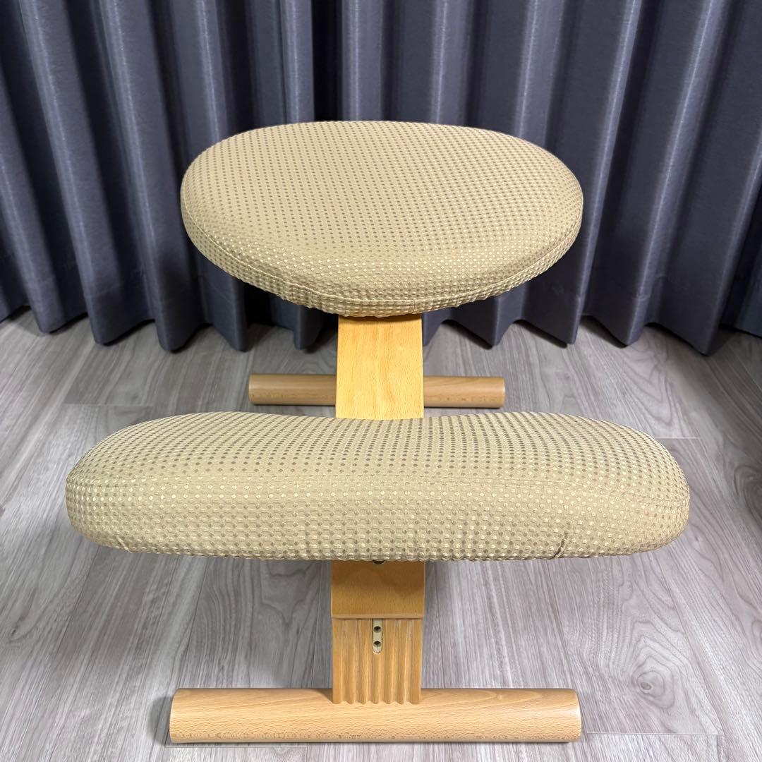Balans Easy バランスチェア　サカモトハウス　ベージュ色　カバー付き