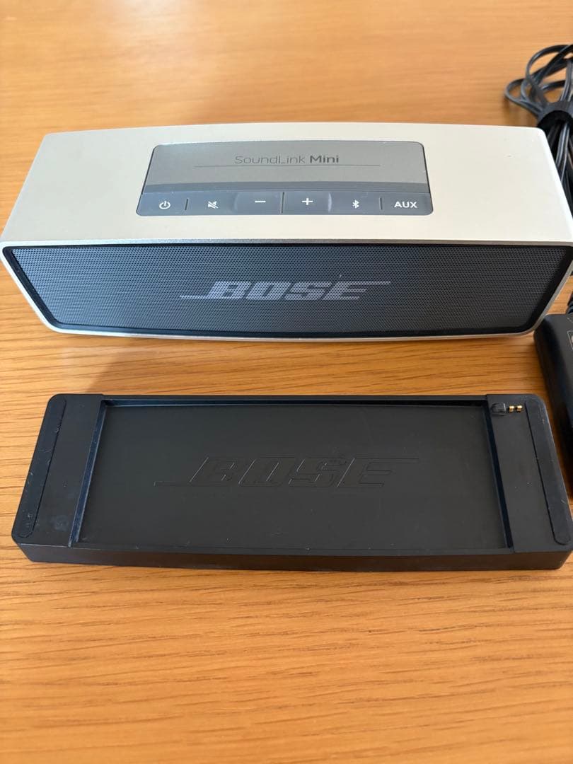 BOSE SoundLink Mini 本体と充電ドック