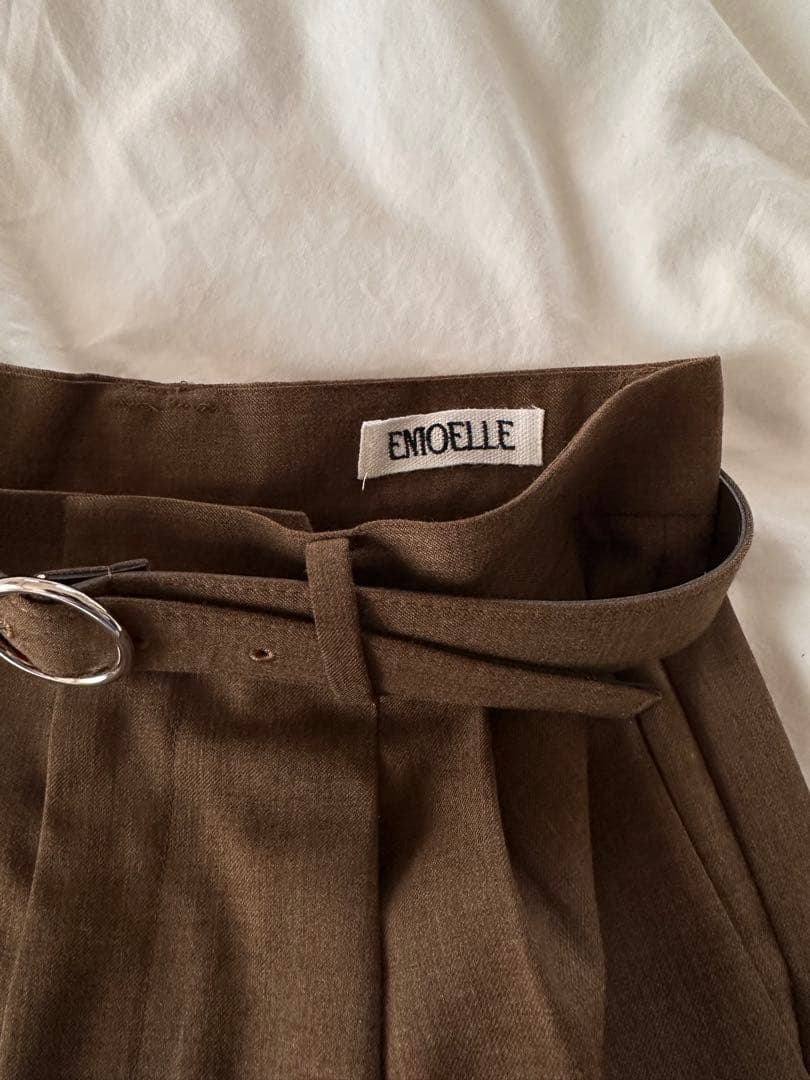 【EMOELLE】ベルテッドジャケットとスラックスパンツセットアップ