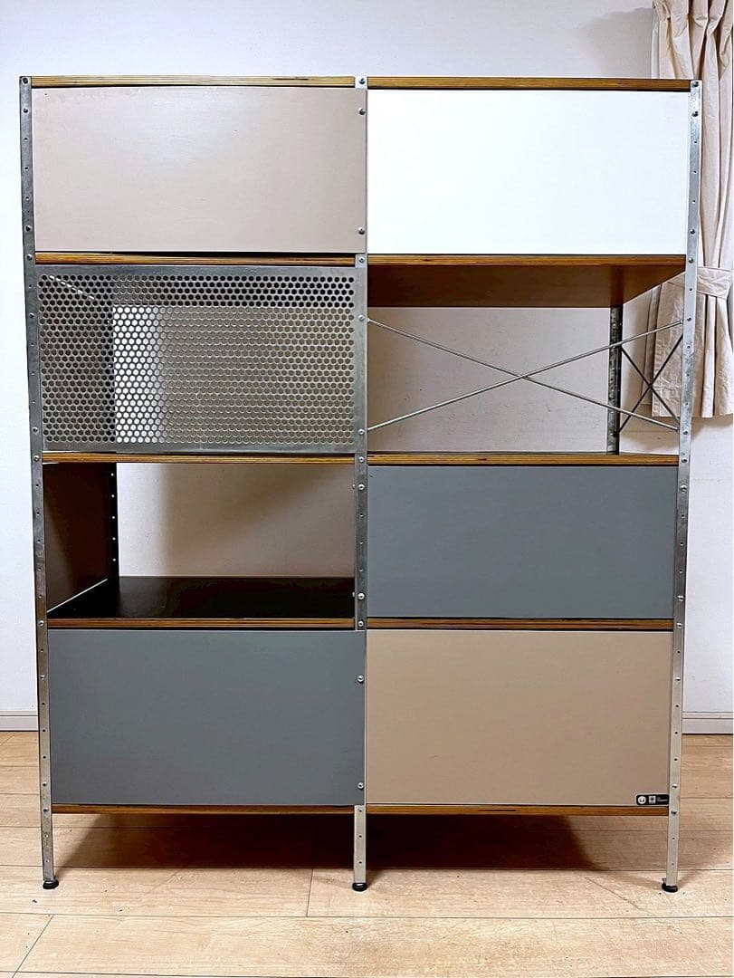 f1_11Herman Millerイームズストレージユニット4段2列