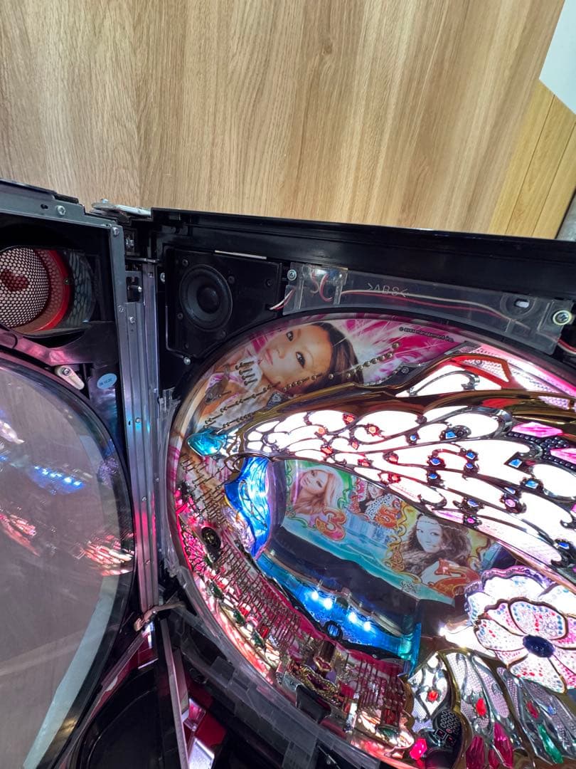 パチンコ台 赤 LEDライト 玉付き　SANKYO 倖田來未