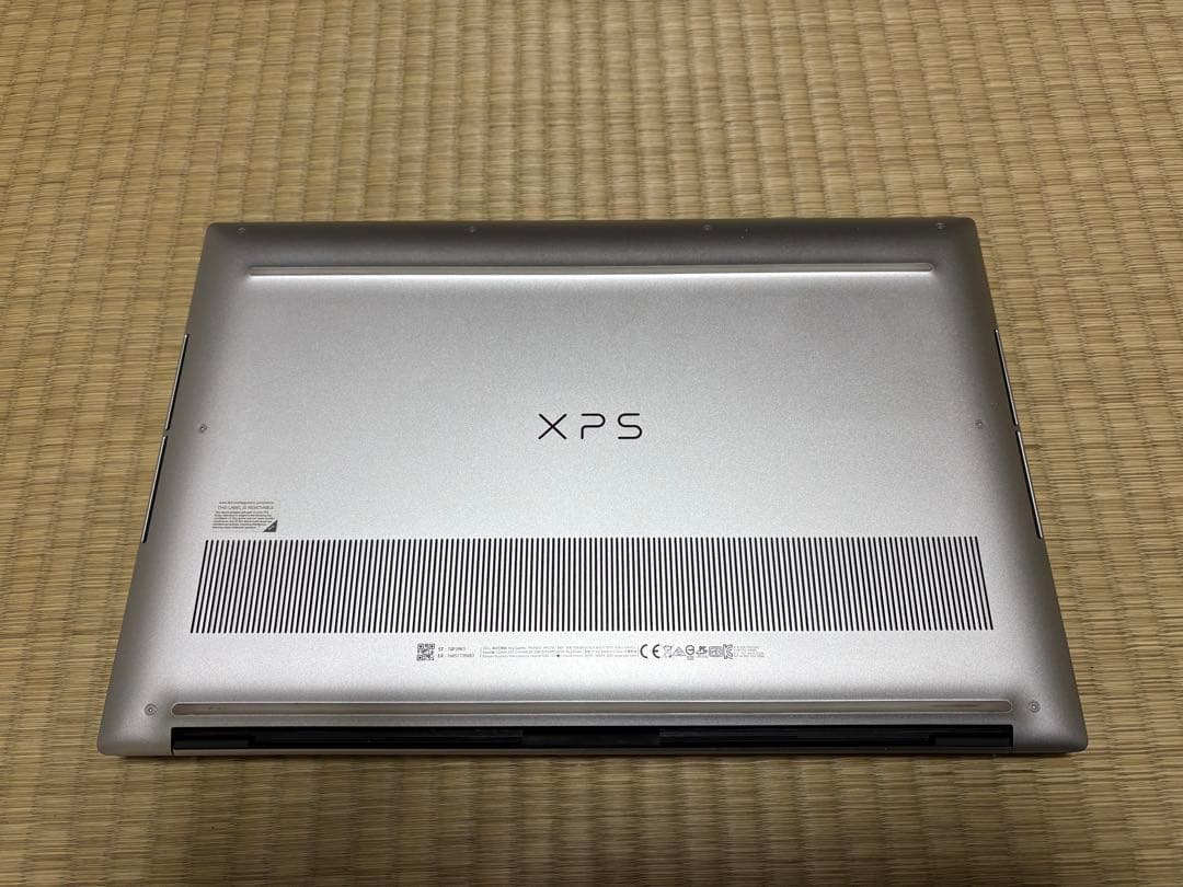 Dell XPS ノートPC シルバー