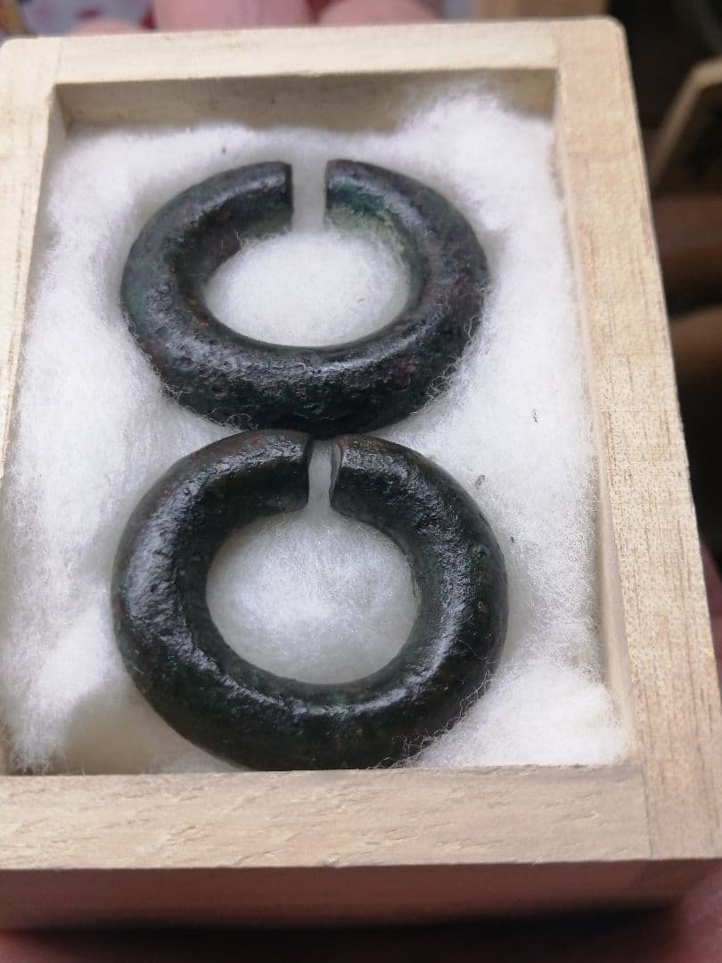 ★【古墳期】『高麗青銅耳環』　　二対。本物　古墳よりの発掘品です。極美品。