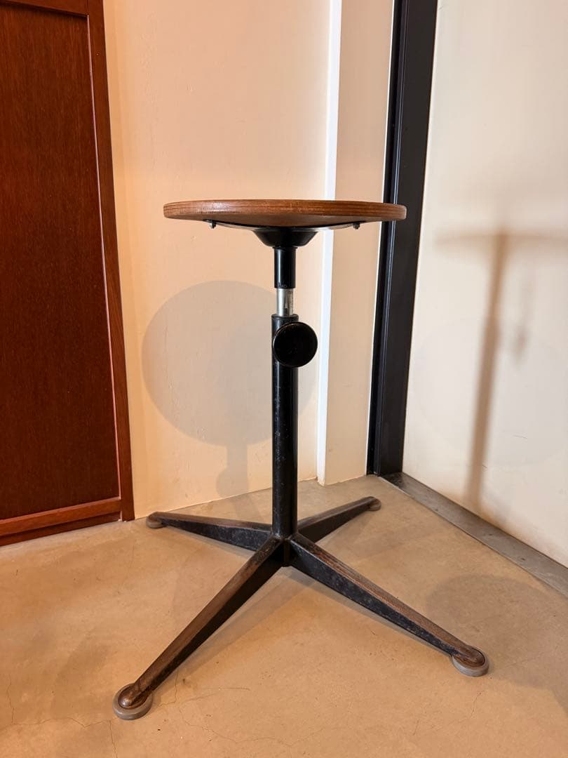 スツール Friso Kramer\" for Ahrend stool 1960