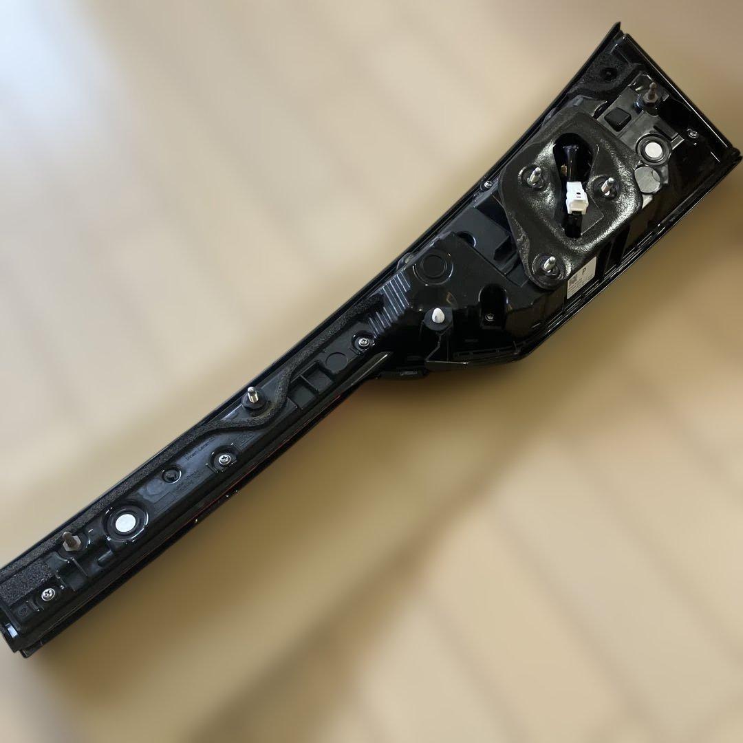 ノートオーラ　リヤコンビネーションランプ 赤 左右セット