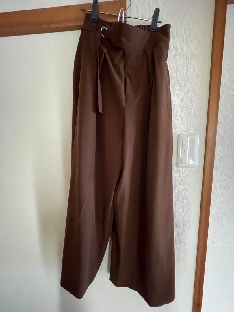 【はぐ】サイドベルトツータックパンツ-regular