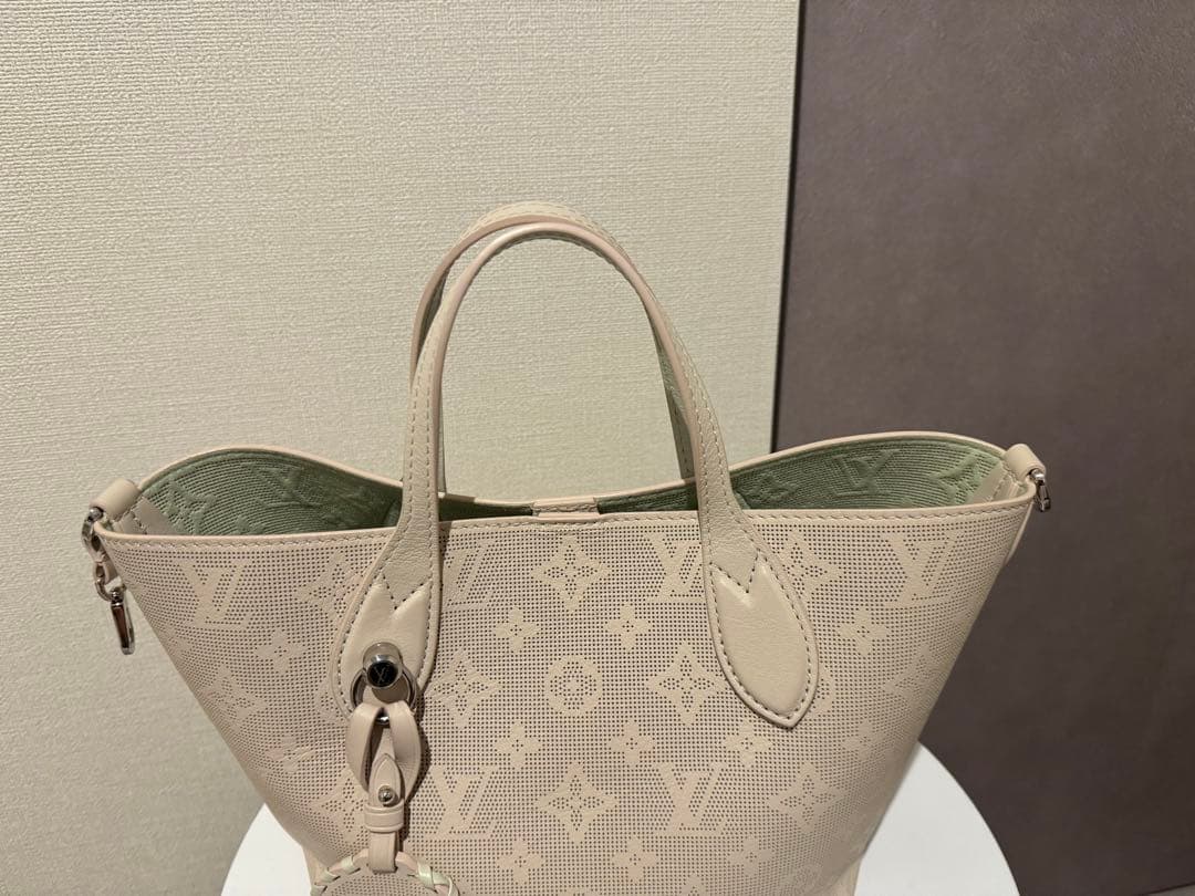 ルイヴィトン マヒナ リバーズ ブロッサム PM M24562 バッグ