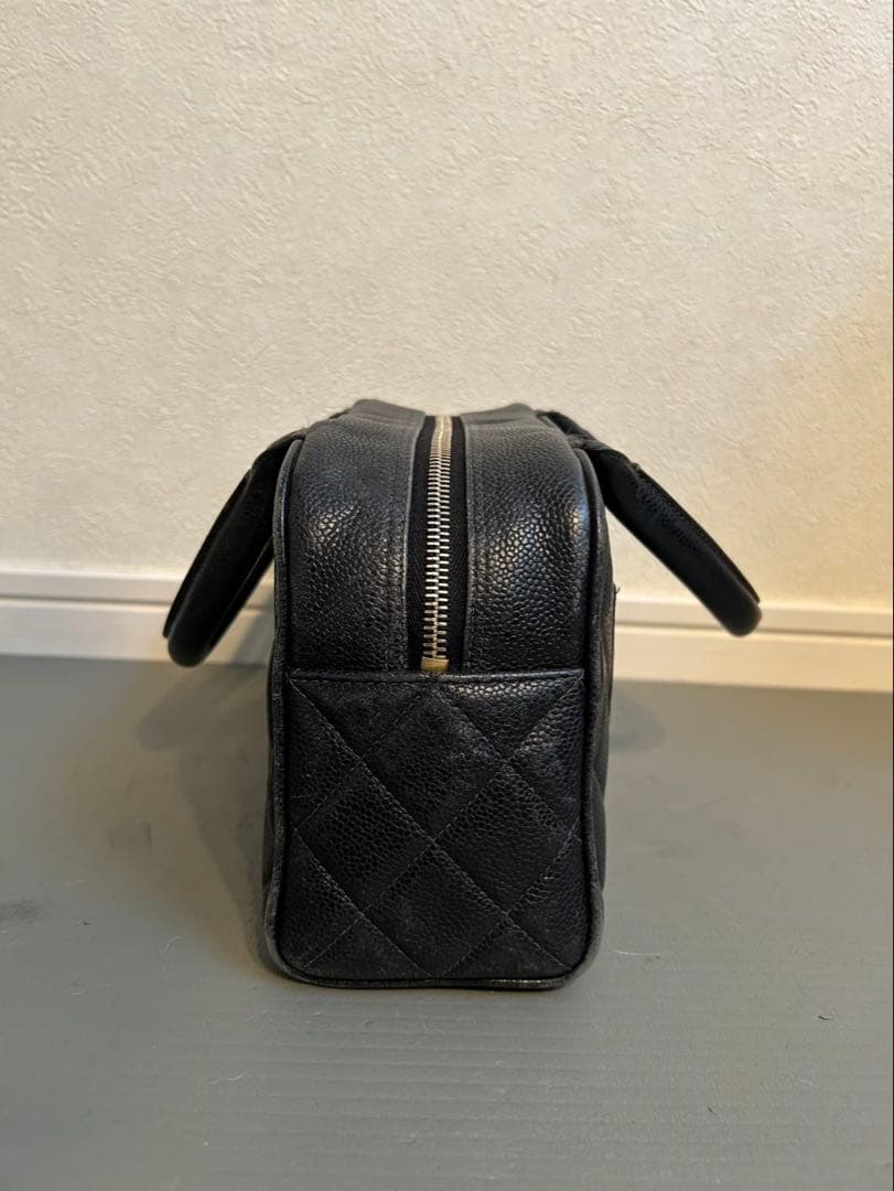 CHANEL ブラック ハンドバッグ キルティング