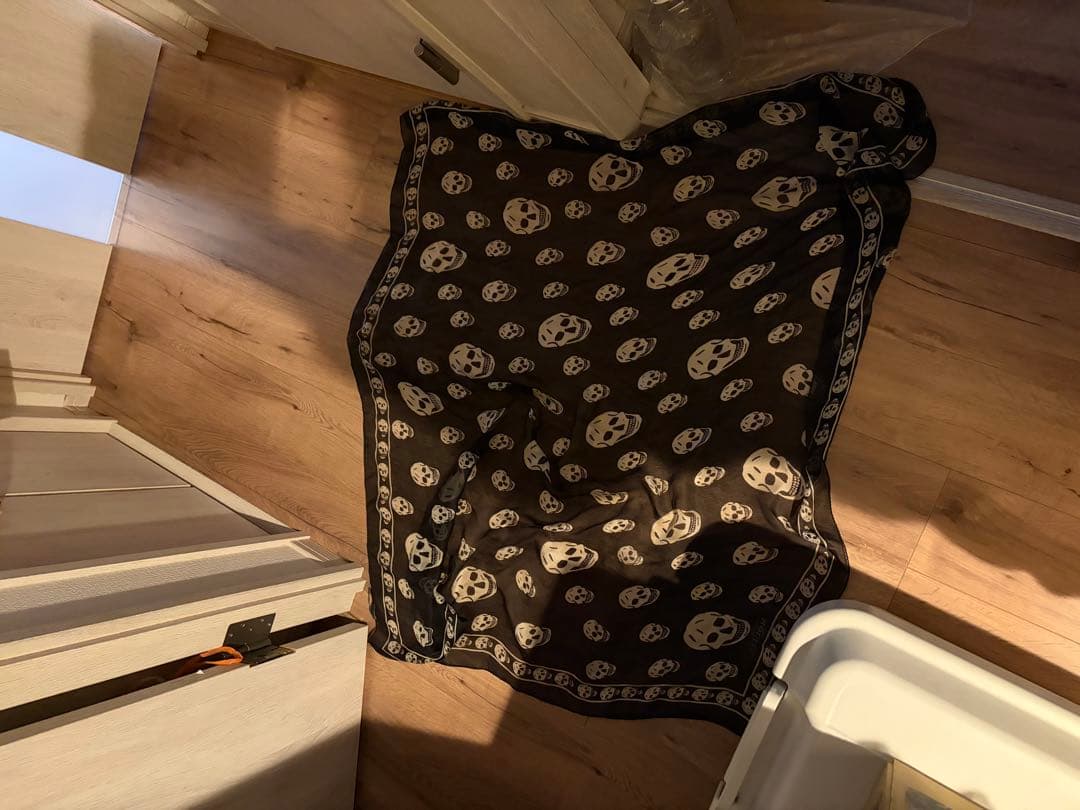 ALEXANDER McQUEEN アレキサンダーマックイーンスカル大判ストール