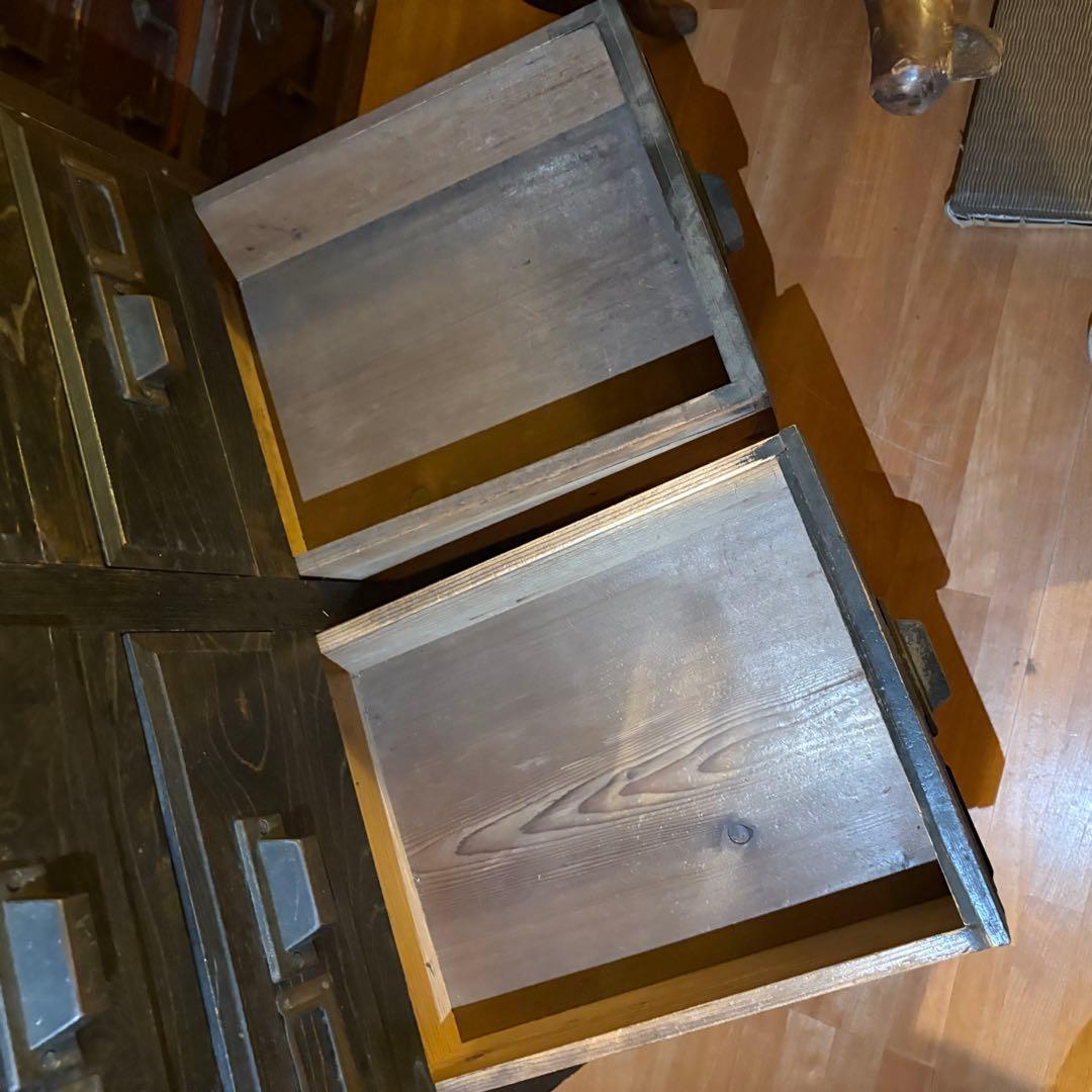 木製キャビネット　12杯　収納棚　大きめ　ビンテージ