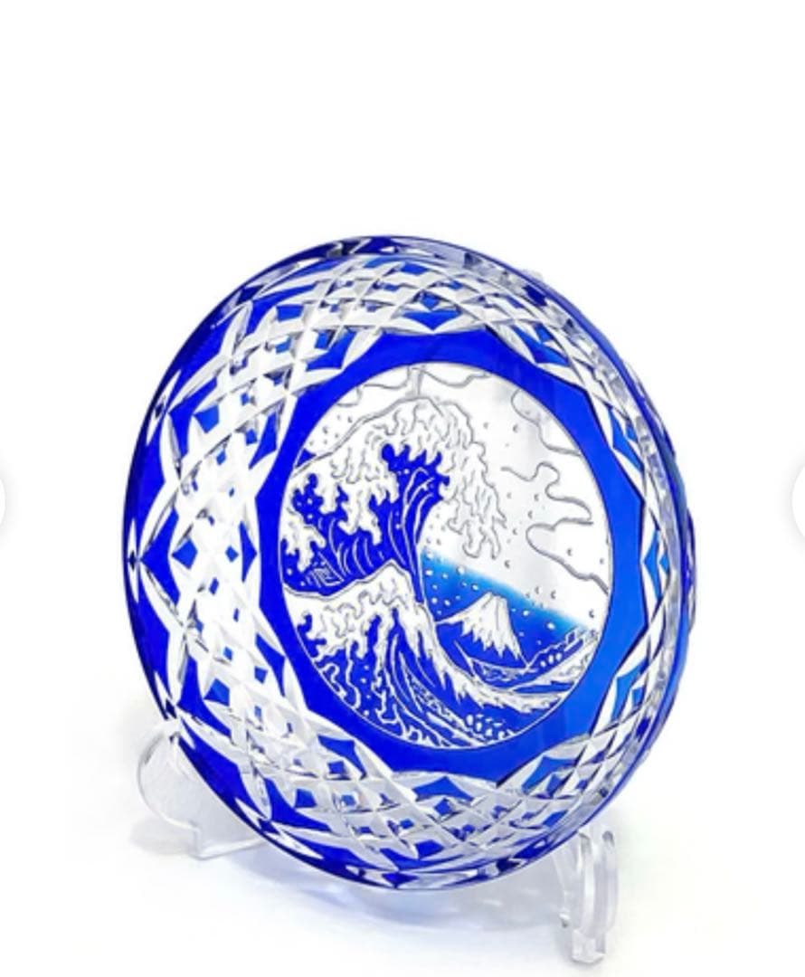 新品木箱入　江戸切子　富嶽三十六景神奈川沖波裏に福菱　飾皿ルリ　木村泰典皿立て付