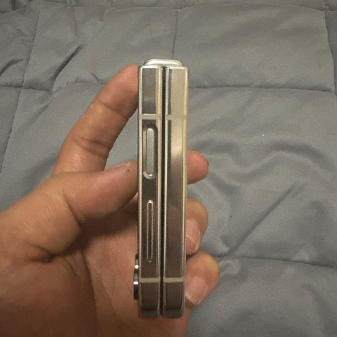 「韓国 購買」Samsung Galaxy Z Flip5