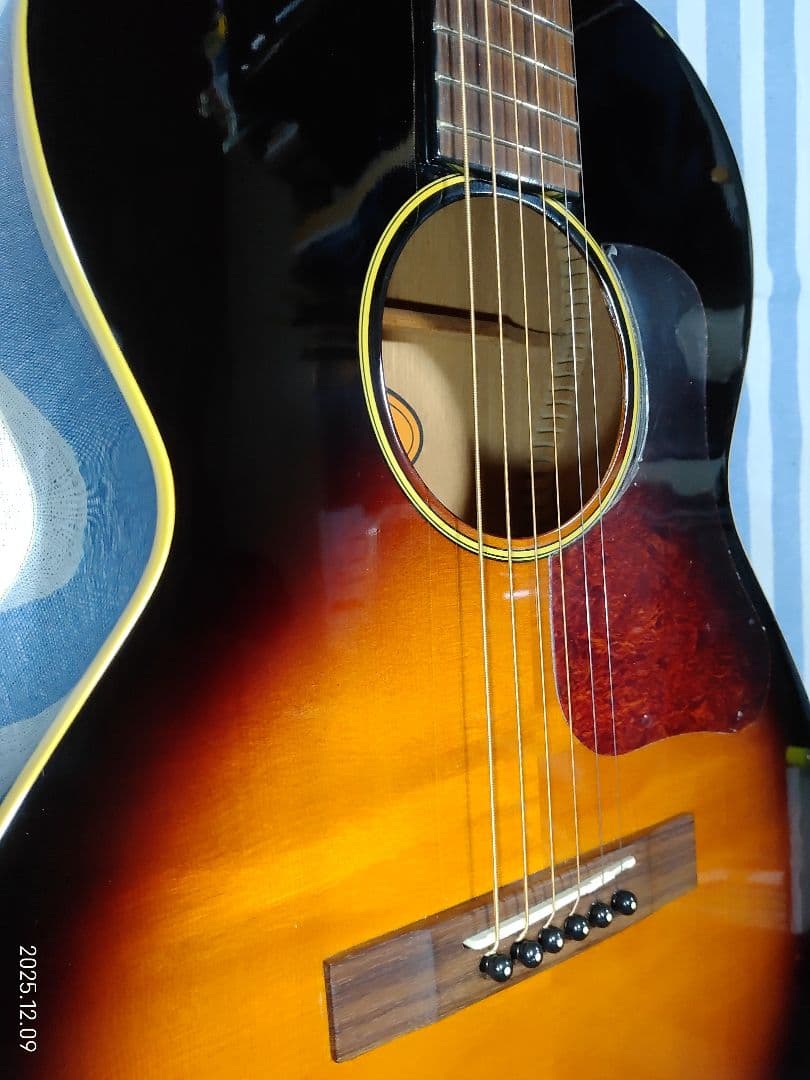 EpiphoneのGibsonヘッドの小振りアコギEL-00美品、ハードケース付