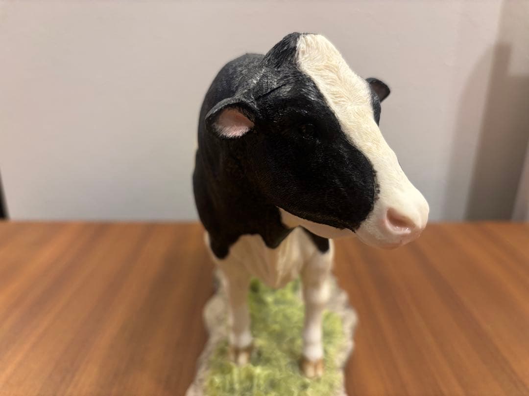 【希少】リアルな牛の置物　フィギュア　ホルスタイン