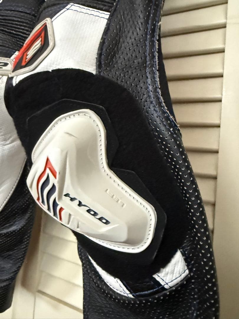 【年内最終価格】HYOD レーシングスーツ D3O® Lサイズ　美品