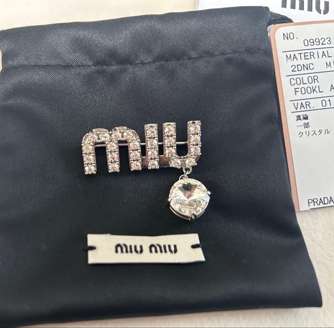 MIUMIU ブローチ