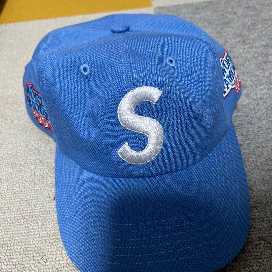 Supreme 2025SS World famous Sロゴ キャップ