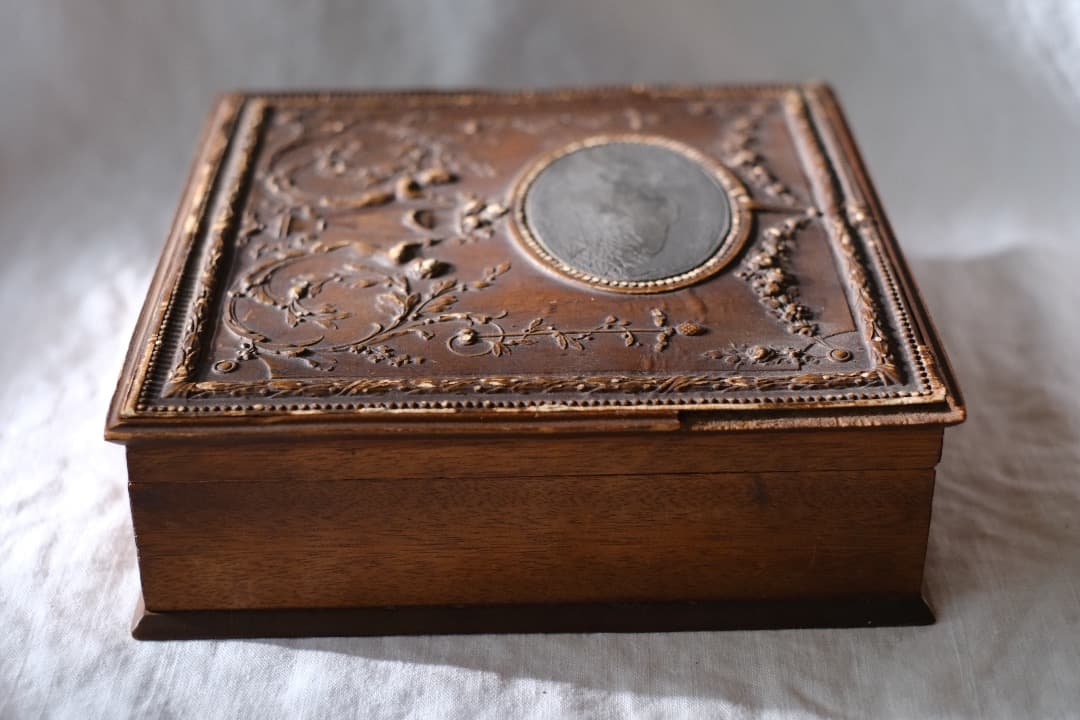 フランスアンティーク｜ネオ・ルネサンス様式の木箱