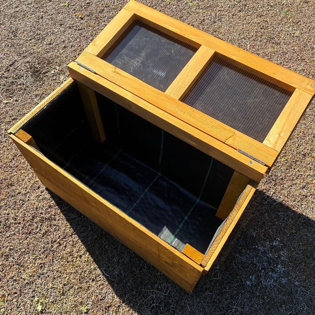 りんご箱で作ったキエーロ型コンポスト　黒ポリカ天板仕様