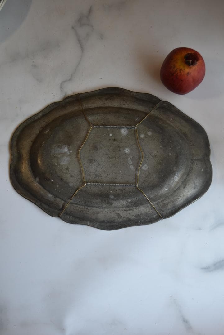 とても重いです！フランス19世紀　キズキズのエタン花リム楕円皿　アンティーク